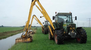 Trekker met herder en klepelmaaier